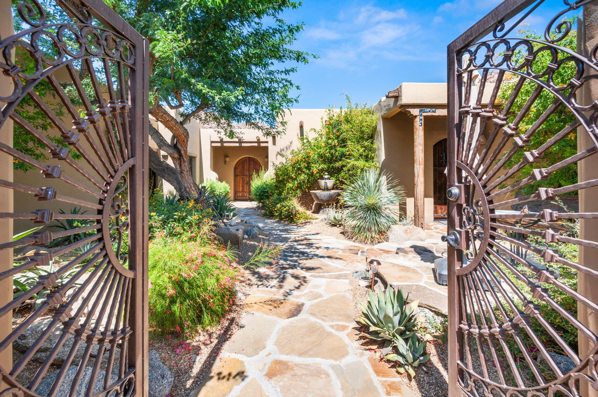 Palm Desert, California, 92260, United States, 6 Bedrooms Bedrooms, ,6 BathroomsBathrooms,Residential,Active,1990022