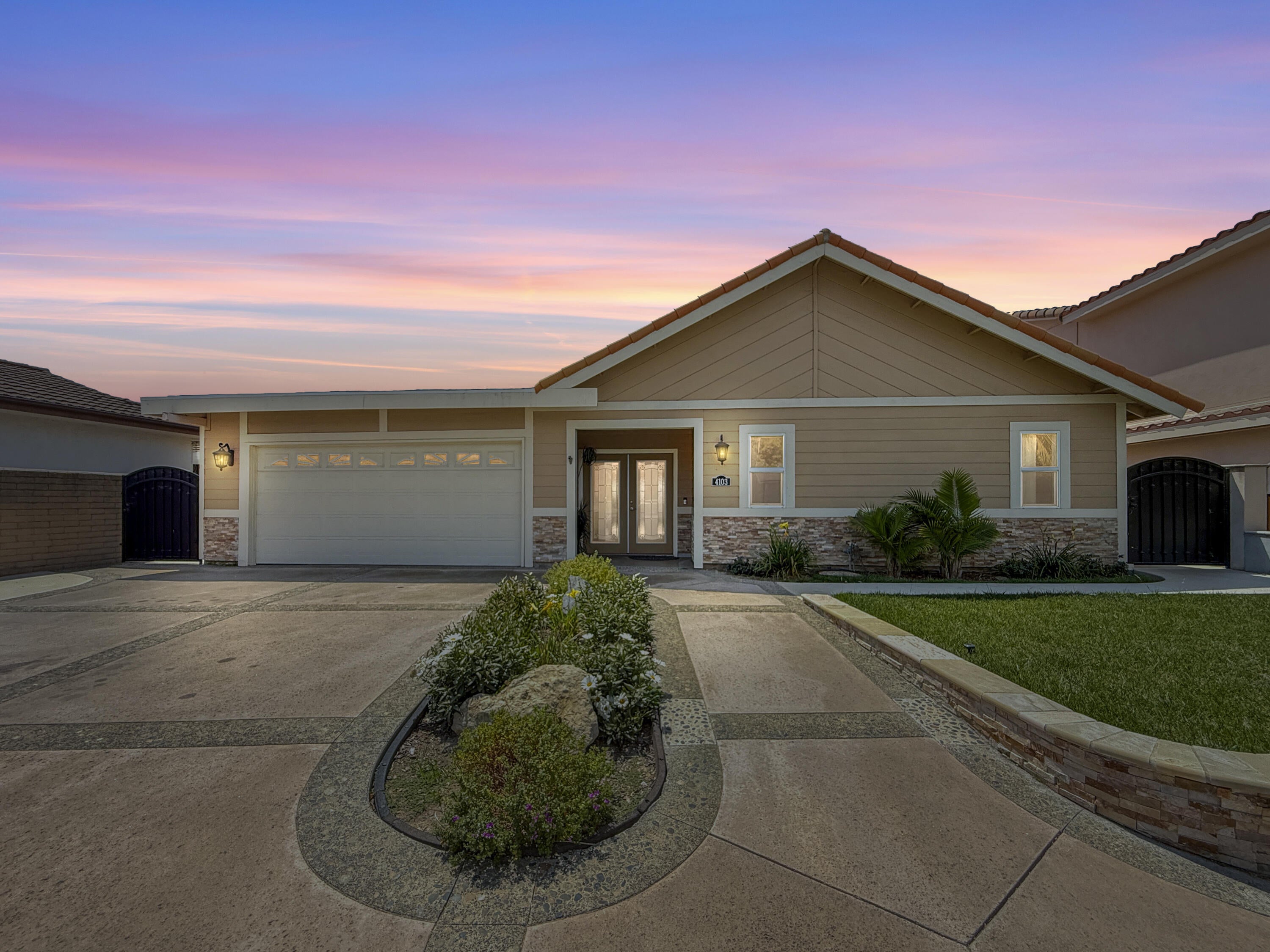 San Clemente, California, 92673, United States, 4 Bedrooms Bedrooms, ,3 BathroomsBathrooms,Residential,Active,1929466