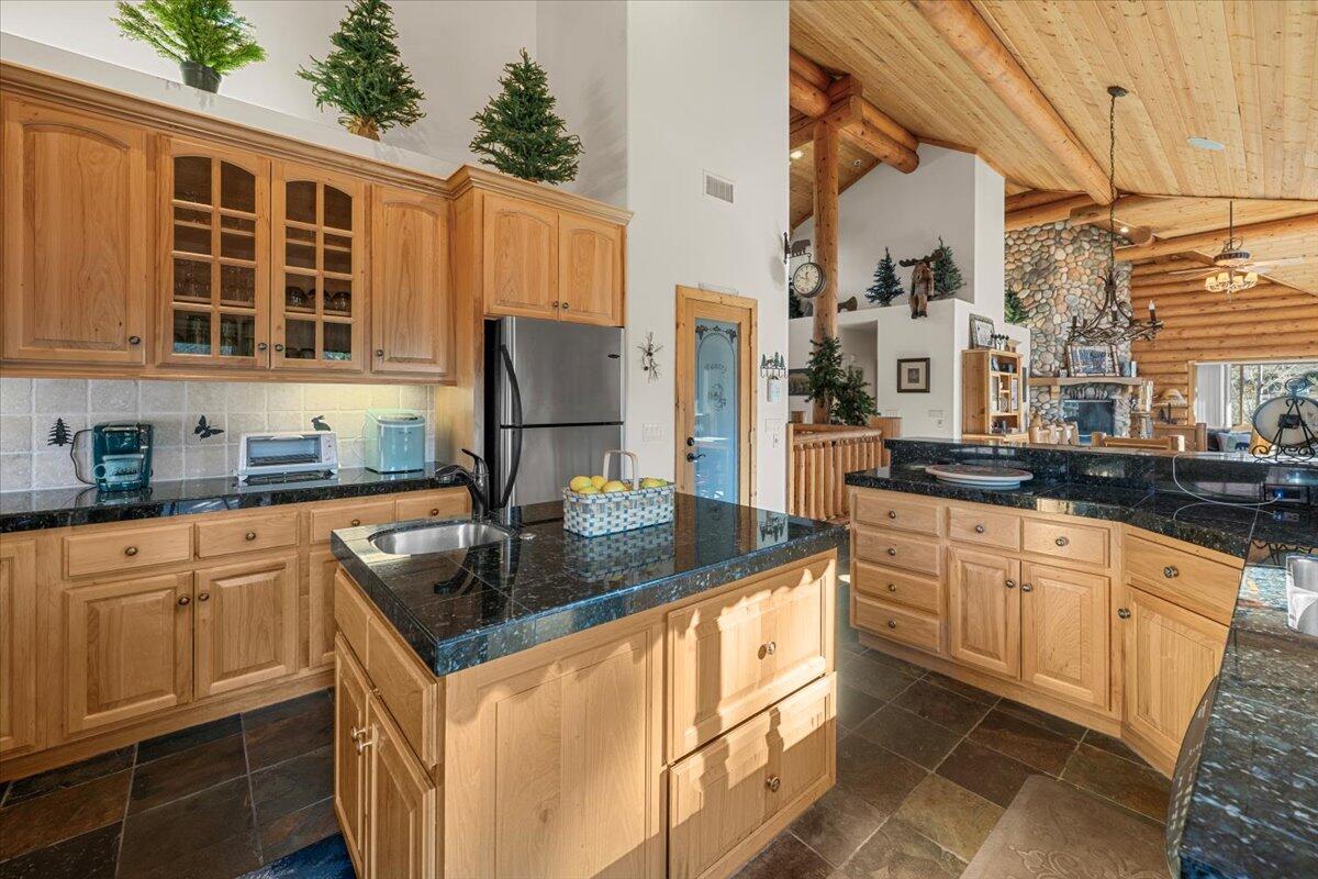 Big Bear Lake, California, 92315, United States, 4 Bedrooms Bedrooms, ,5 BathroomsBathrooms,Residential,Active,2010545