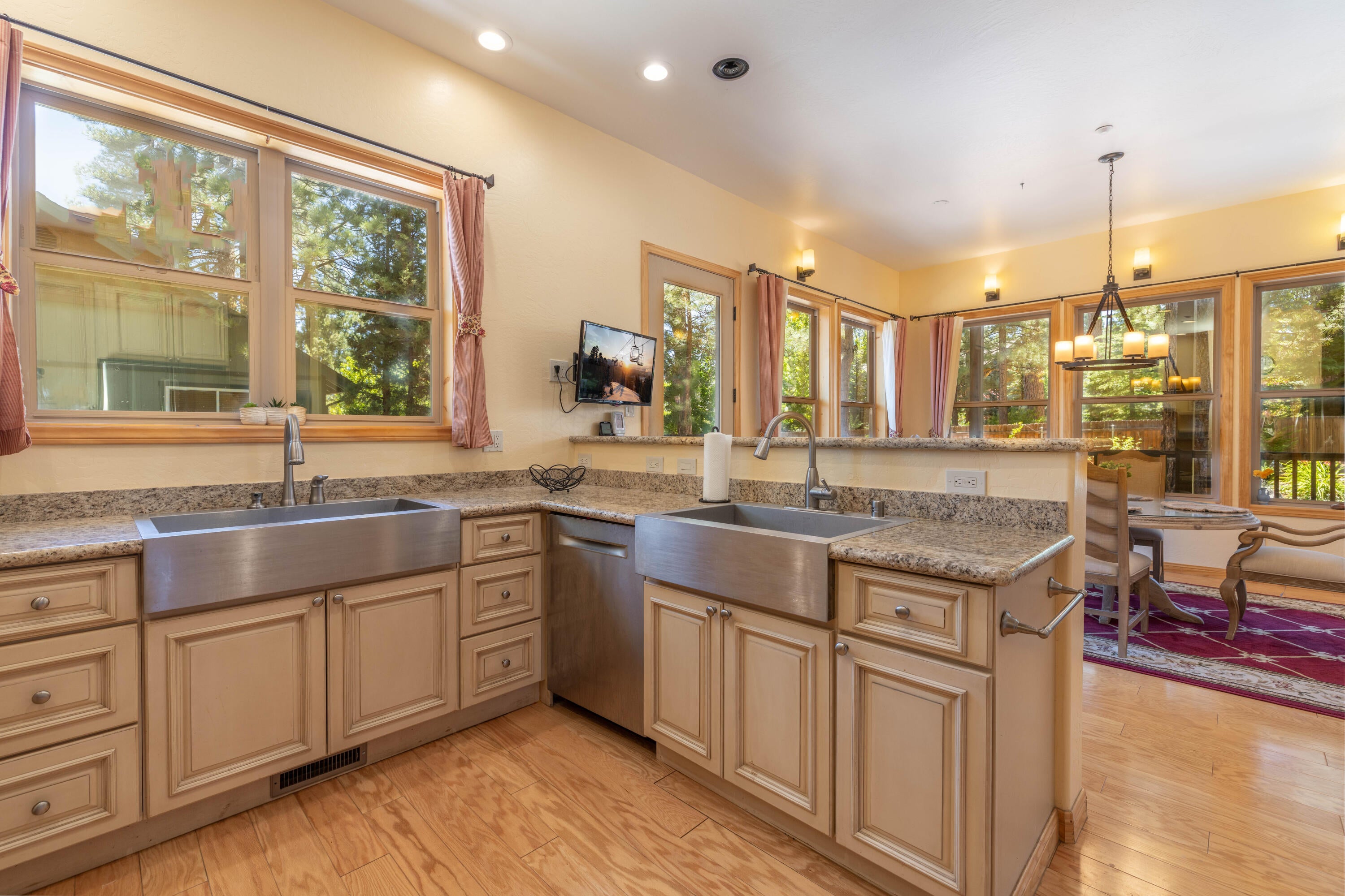 Big Bear Lake, California, 92315, United States, 3 Bedrooms Bedrooms, ,3 BathroomsBathrooms,Residential,Active,1922496