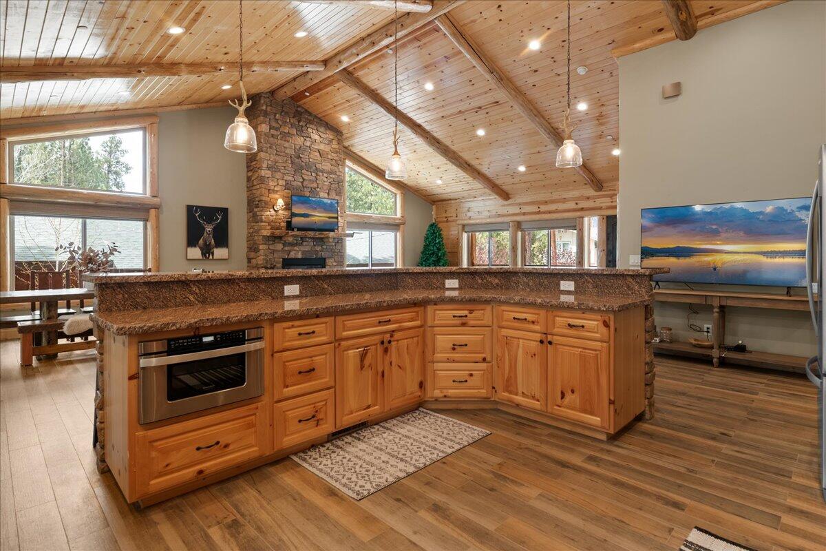 Big Bear Lake, California, 92315, United States, 3 Bedrooms Bedrooms, ,4 BathroomsBathrooms,Residential,Active,1961919