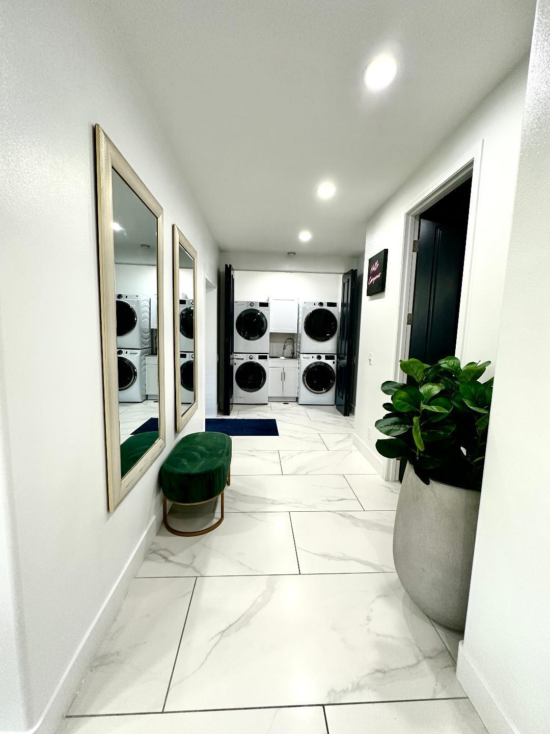 Palm Springs, California, 92262, United States, 6 Bedrooms Bedrooms, ,6 BathroomsBathrooms,Residential,Active,1990040