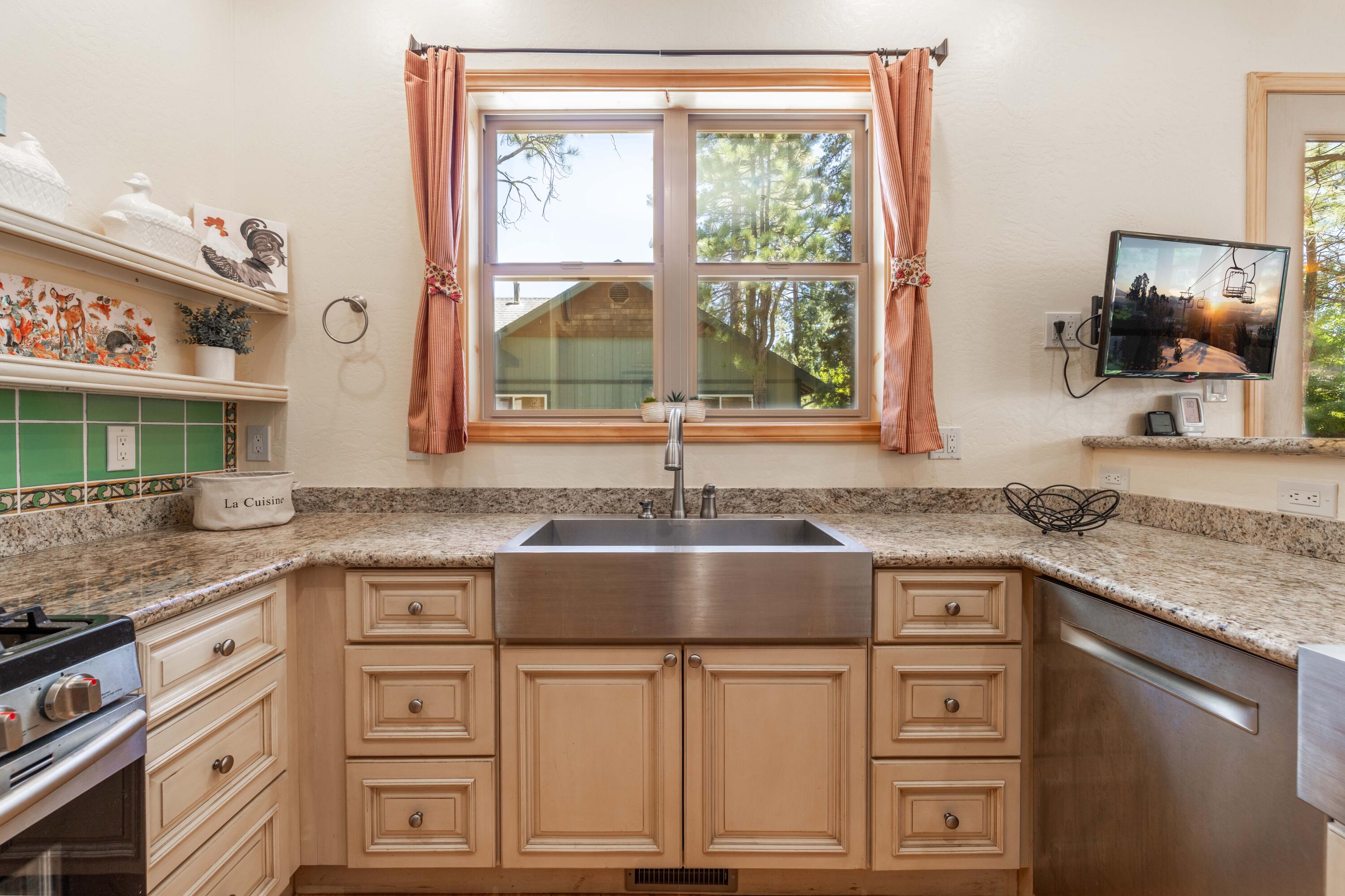 Big Bear Lake, California, 92315, United States, 3 Bedrooms Bedrooms, ,3 BathroomsBathrooms,Residential,Active,1922496