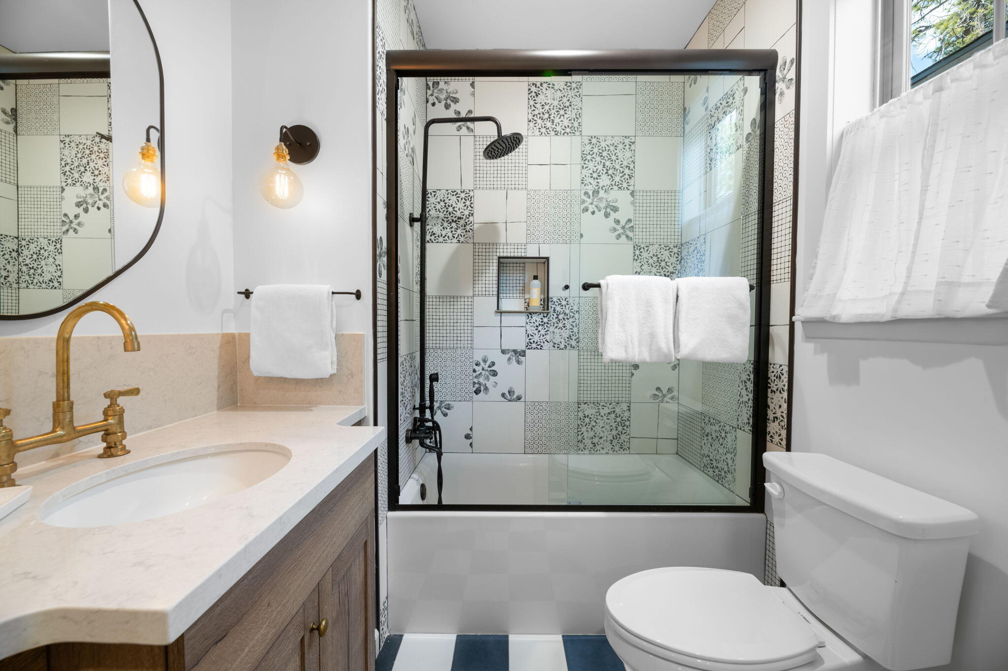 Big Bear Lake, California, 92315, United States, ,4 BathroomsBathrooms,Residential,Active,1841332