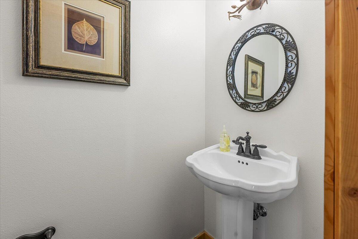 Big Bear Lake, California, 92315, United States, 4 Bedrooms Bedrooms, ,5 BathroomsBathrooms,Residential,Active,2010545