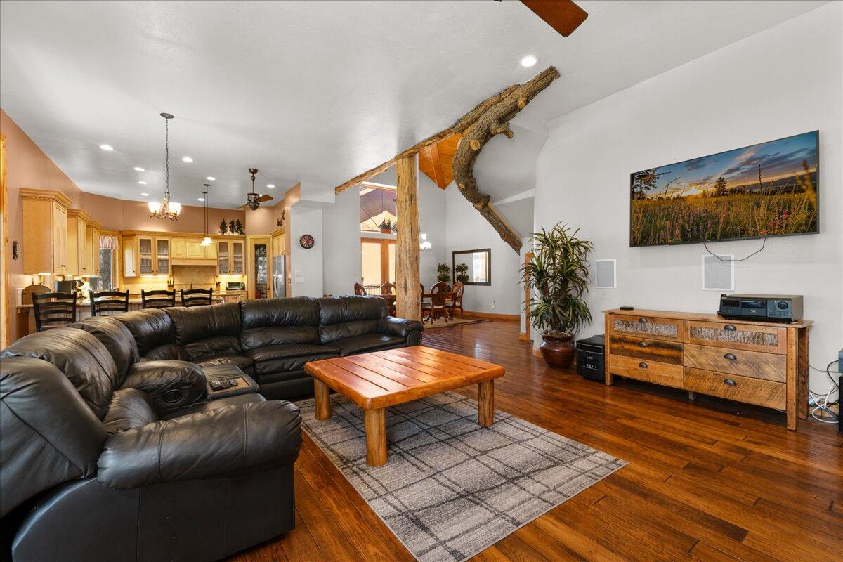 Big Bear Lake, California, 92315, United States, 4 Bedrooms Bedrooms, ,4 BathroomsBathrooms,Residential,Active,1780383