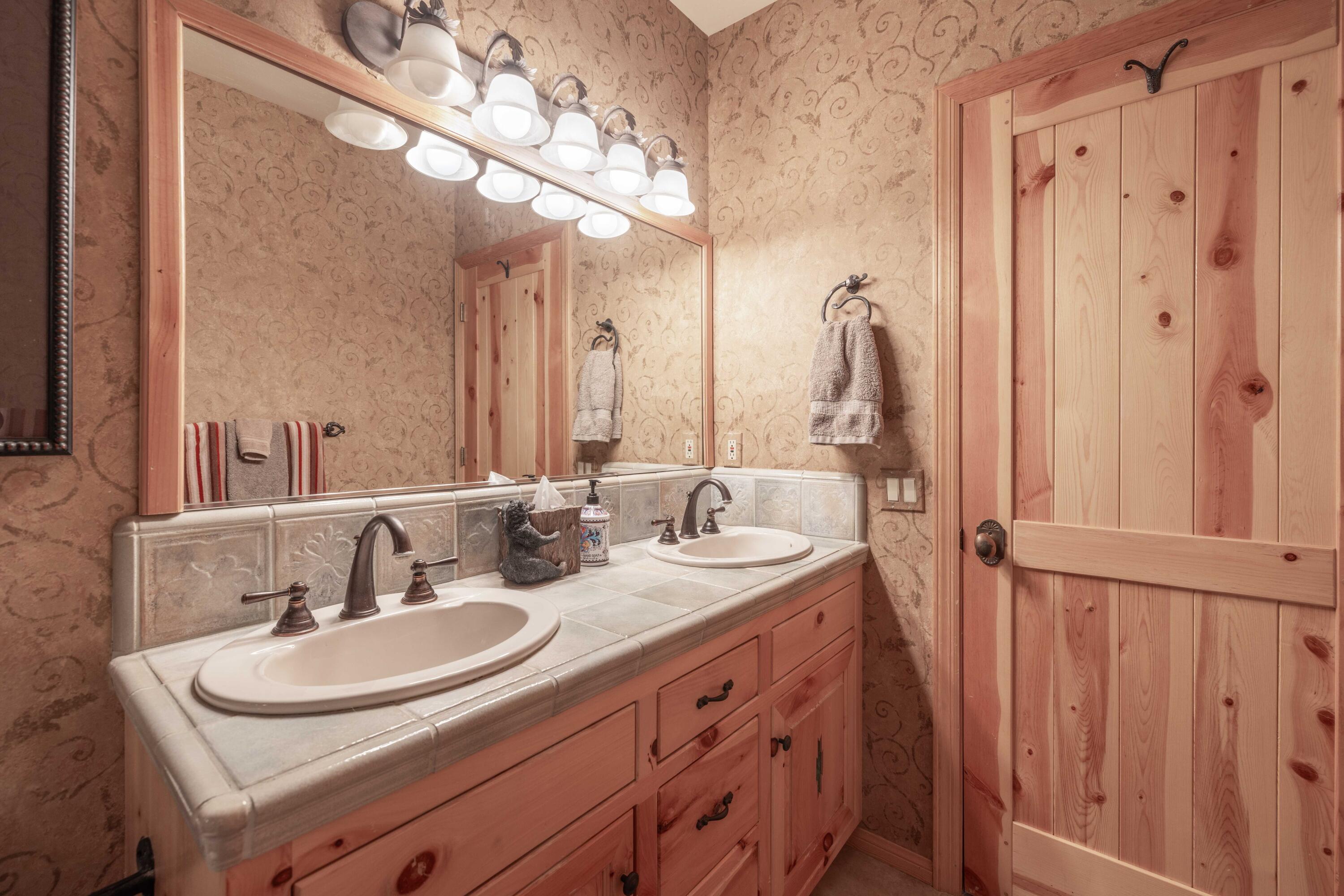 Big Bear Lake, California, 92315, United States, 4 Bedrooms Bedrooms, ,3 BathroomsBathrooms,Residential,Active,1933881