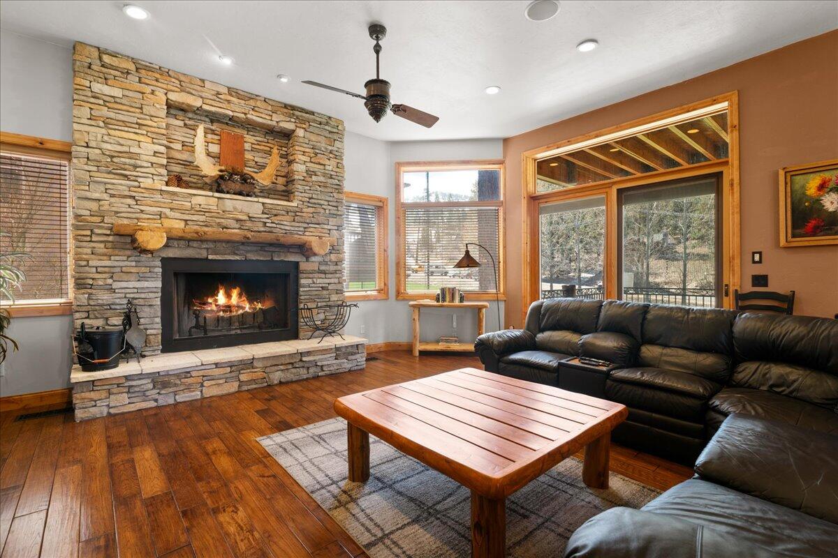 Big Bear Lake, California, 92315, United States, 4 Bedrooms Bedrooms, ,4 BathroomsBathrooms,Residential,Active,1780383