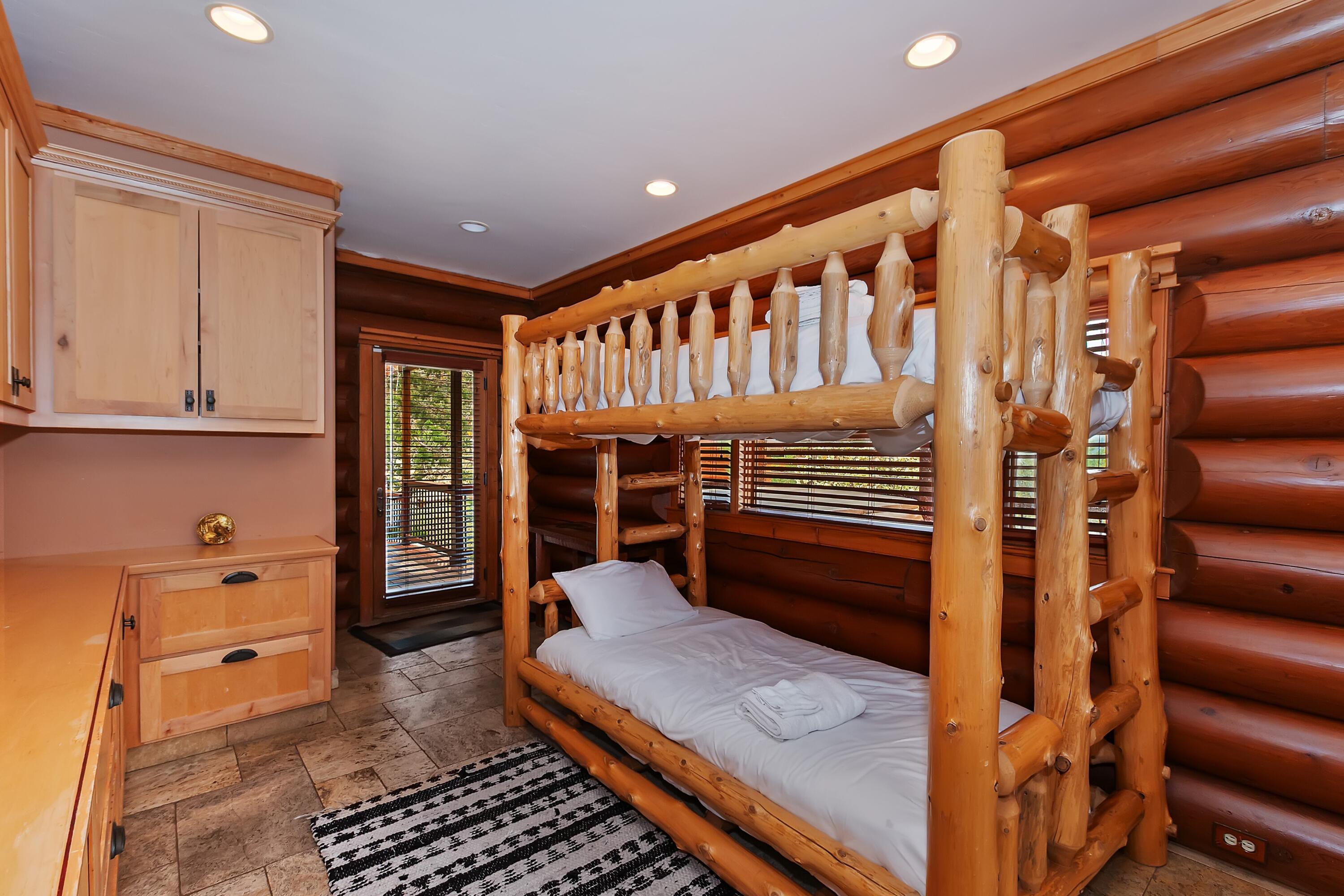 Big Bear Lake, California, 92315, United States, ,4 BathroomsBathrooms,Residential,Active,1798030