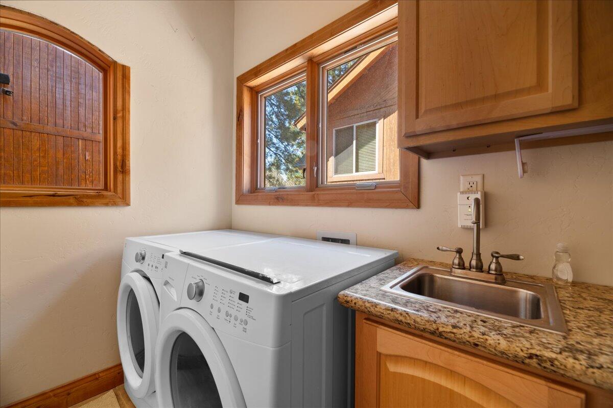 Big Bear Lake, California, 92315, United States, 4 Bedrooms Bedrooms, ,4 BathroomsBathrooms,Residential,Active,1780383