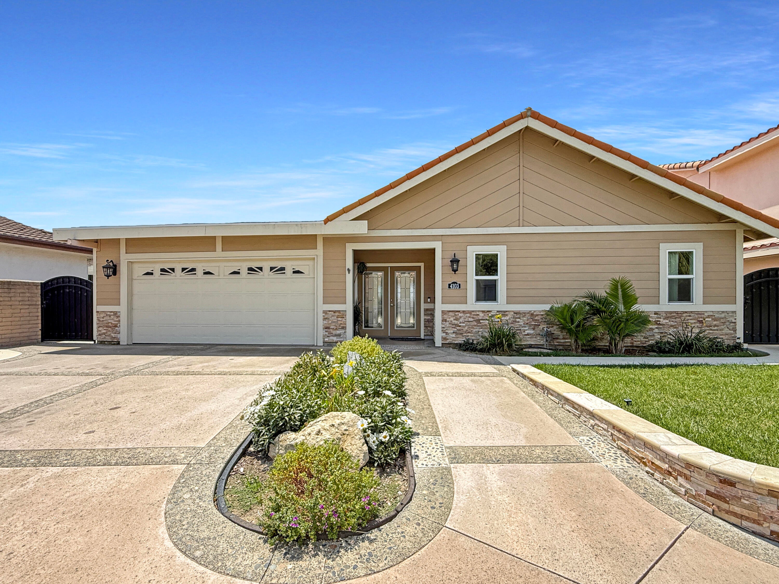San Clemente, California, 92673, United States, 4 Bedrooms Bedrooms, ,3 BathroomsBathrooms,Residential,Active,1929466