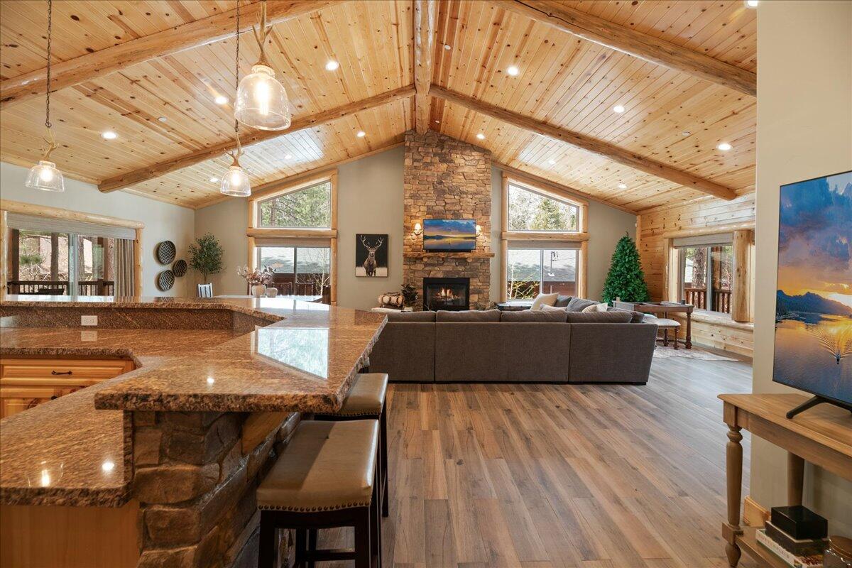 Big Bear Lake, California, 92315, United States, 3 Bedrooms Bedrooms, ,4 BathroomsBathrooms,Residential,Active,1961919