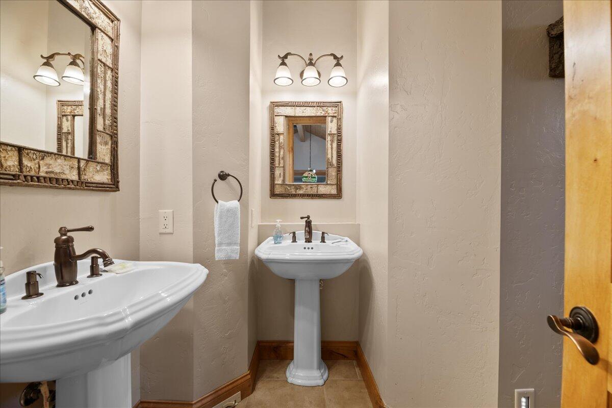 Big Bear Lake, California, 92315, United States, 4 Bedrooms Bedrooms, ,4 BathroomsBathrooms,Residential,Active,1780383