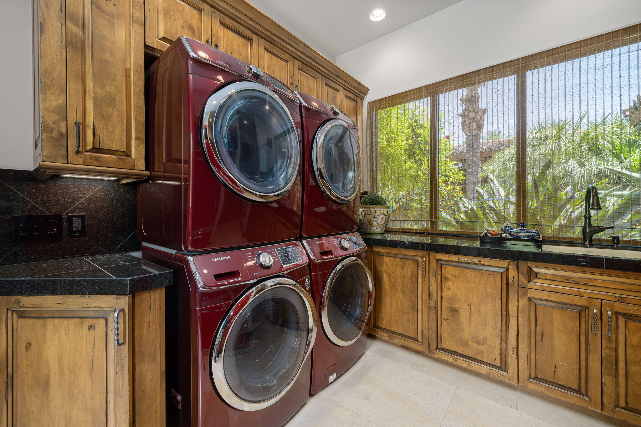 Palm Desert, California, 92260, United States, 4 Bedrooms Bedrooms, ,5 BathroomsBathrooms,Residential,Active,1884877