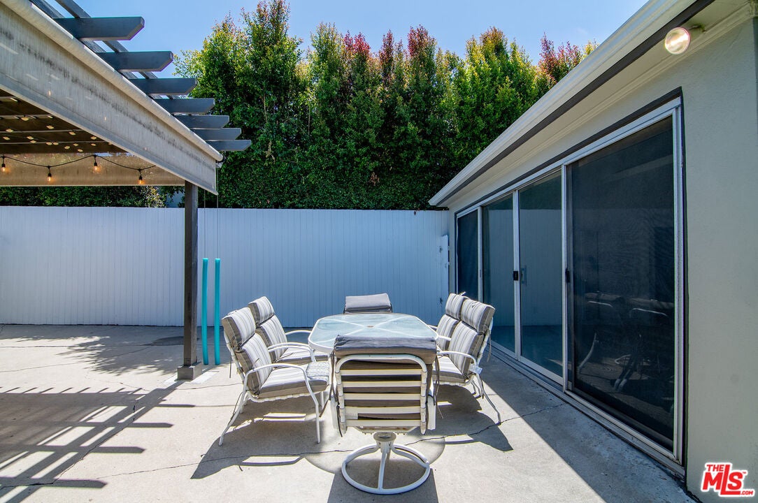Los Angeles, California, 90035, United States, 4 Bedrooms Bedrooms, ,3 BathroomsBathrooms,Residential,Active,1863328