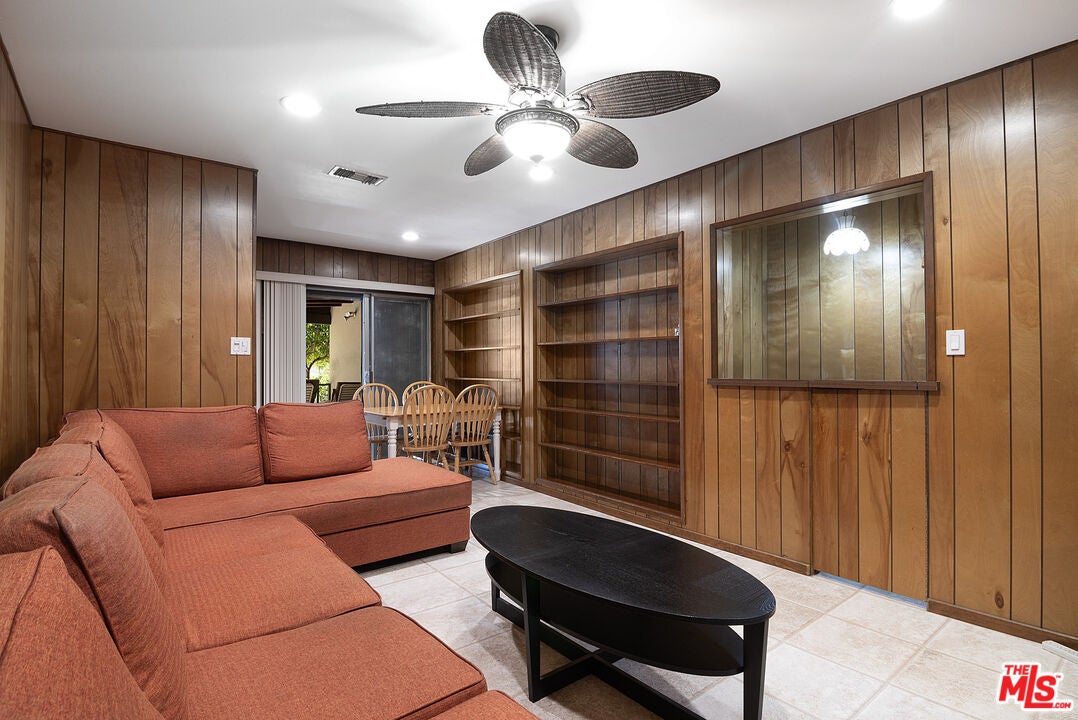Los Angeles, California, 90035, United States, 4 Bedrooms Bedrooms, ,3 BathroomsBathrooms,Residential,Active,1863328