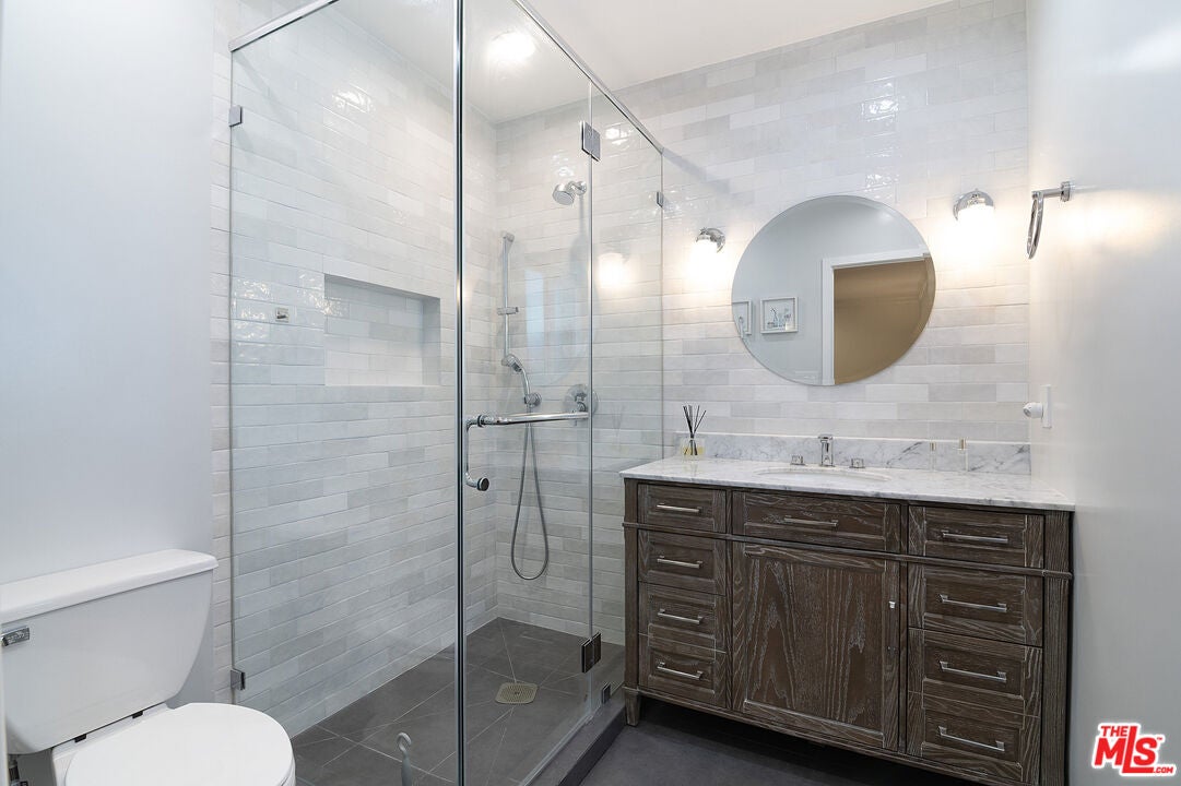 Los Angeles, California, 90035, United States, 4 Bedrooms Bedrooms, ,3 BathroomsBathrooms,Residential,Active,1863328