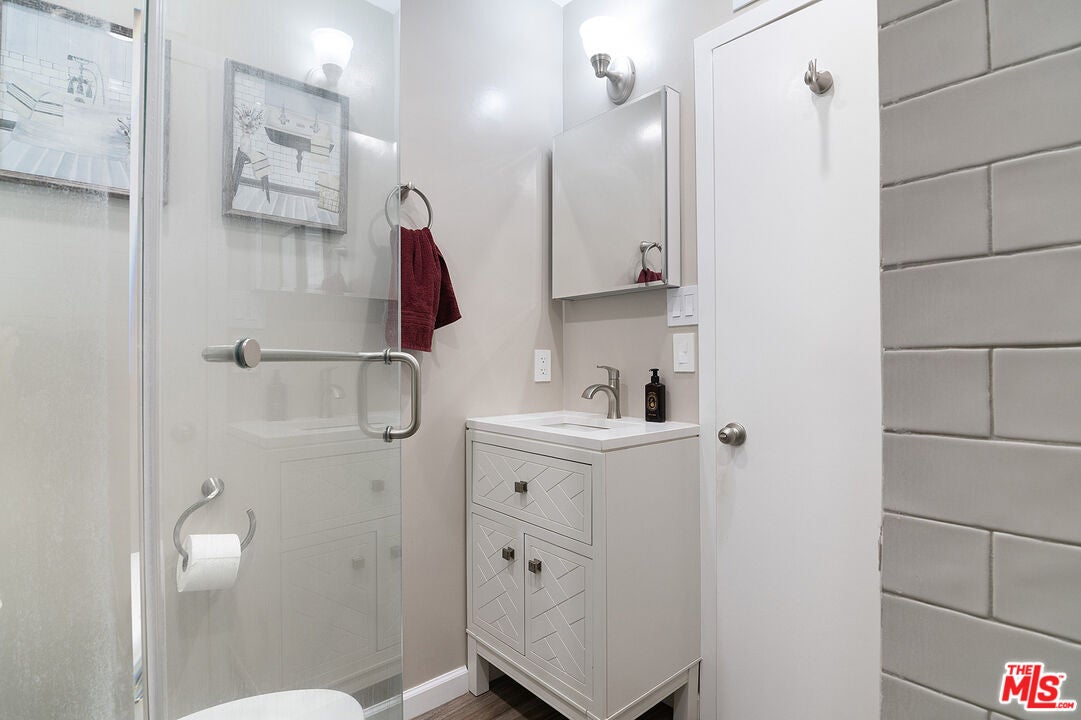Los Angeles, California, 90035, United States, 4 Bedrooms Bedrooms, ,3 BathroomsBathrooms,Residential,Active,1863328