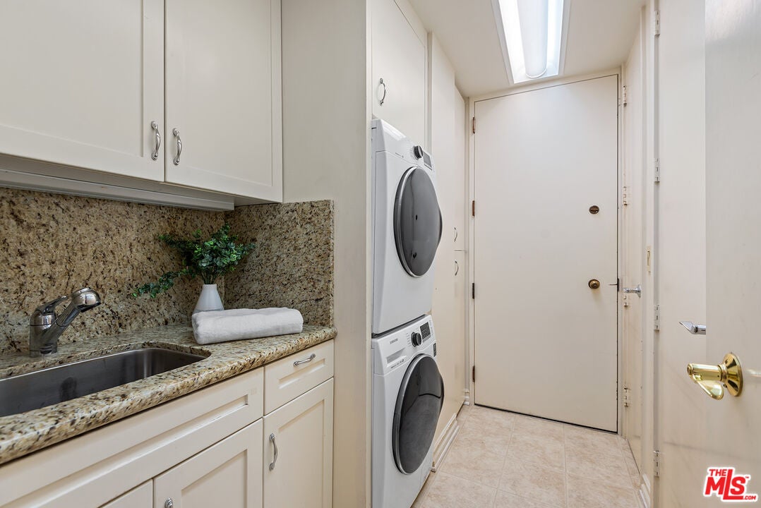 Los Angeles, California, 90024, United States, 3 Bedrooms Bedrooms, ,4 BathroomsBathrooms,Residential,Active,2009848