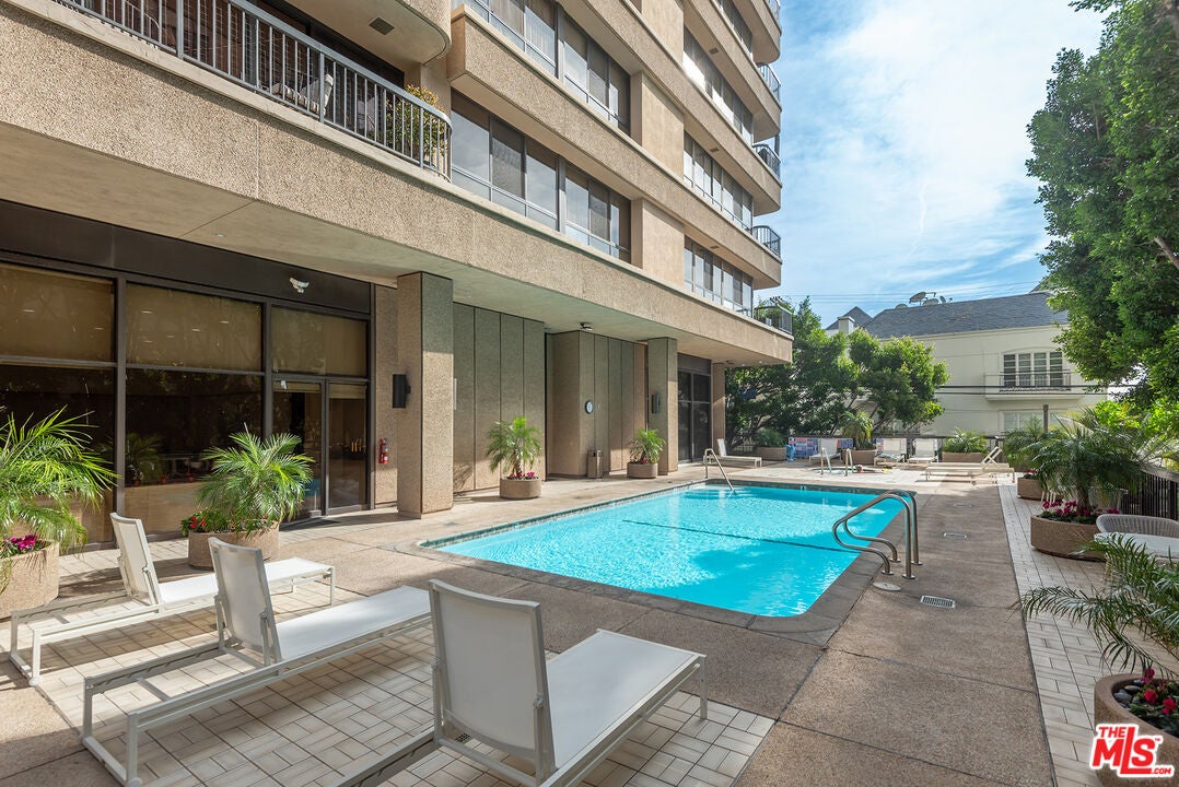 Los Angeles, California, 90024, United States, 3 Bedrooms Bedrooms, ,4 BathroomsBathrooms,Residential,Active,2009848