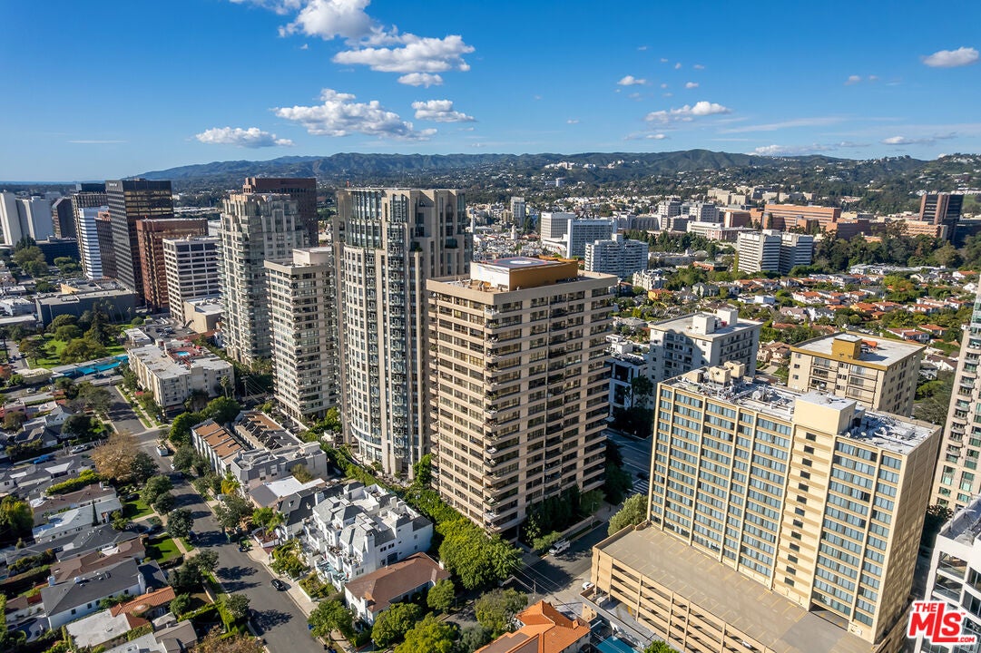 Los Angeles, California, 90024, United States, 3 Bedrooms Bedrooms, ,4 BathroomsBathrooms,Residential,Active,2009848