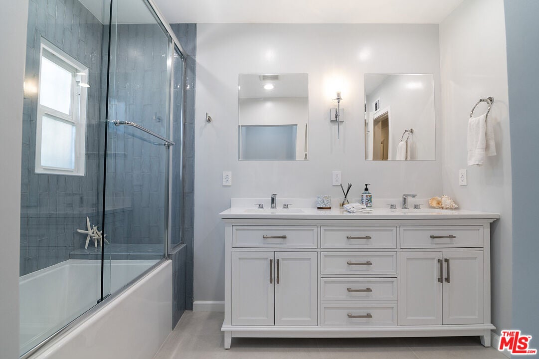 Los Angeles, California, 90035, United States, 4 Bedrooms Bedrooms, ,3 BathroomsBathrooms,Residential,Active,1863328