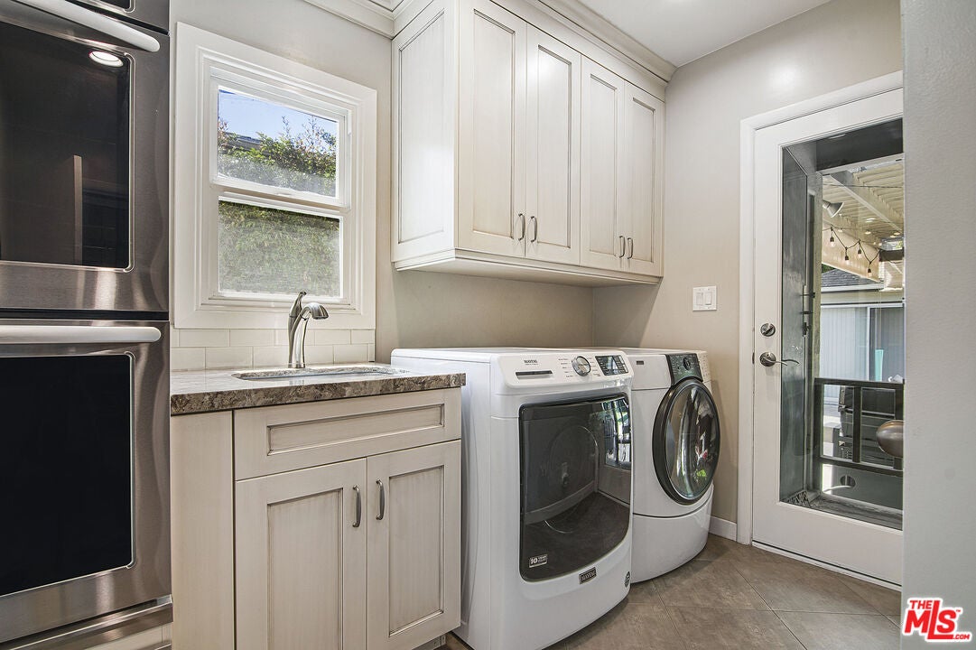 Los Angeles, California, 90035, United States, 4 Bedrooms Bedrooms, ,3 BathroomsBathrooms,Residential,Active,1863328