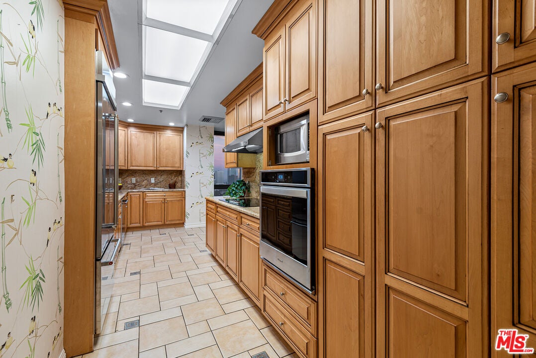 Los Angeles, California, 90024, United States, 3 Bedrooms Bedrooms, ,4 BathroomsBathrooms,Residential,Active,2009848