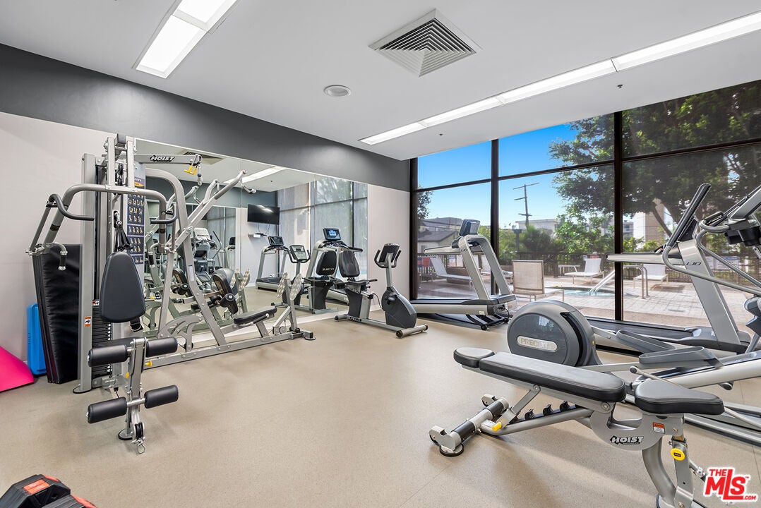 Los Angeles, California, 90024, United States, 3 Bedrooms Bedrooms, ,4 BathroomsBathrooms,Residential,Active,2009848