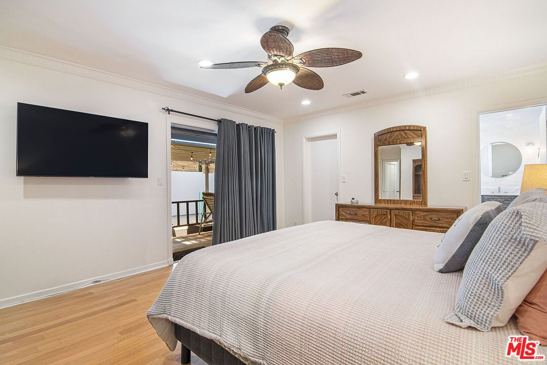 Los Angeles, California, 90035, United States, 4 Bedrooms Bedrooms, ,3 BathroomsBathrooms,Residential,Active,1863328