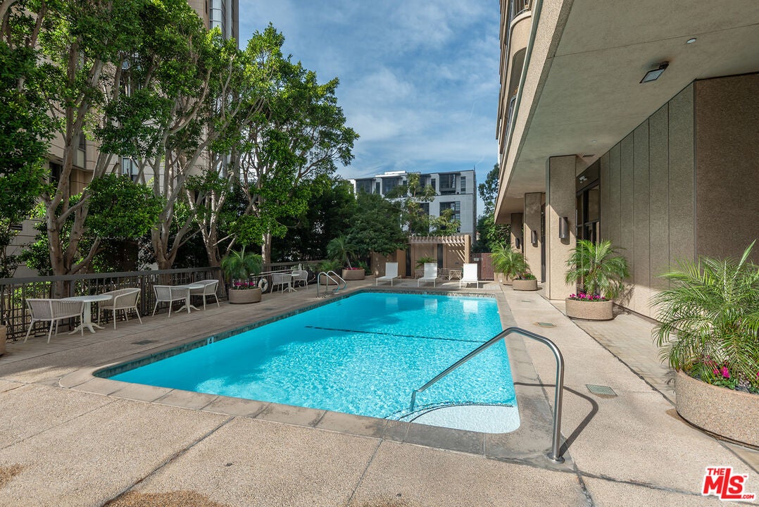 Los Angeles, California, 90024, United States, 3 Bedrooms Bedrooms, ,4 BathroomsBathrooms,Residential,Active,2009848