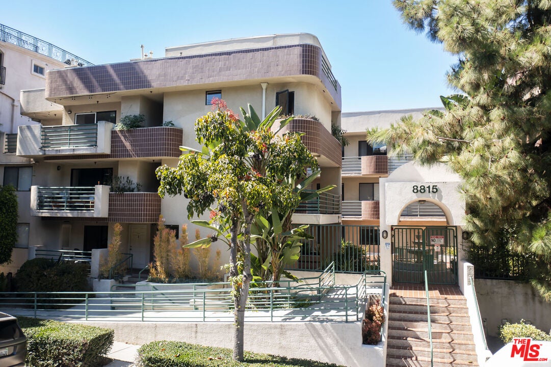 West Hollywood, California, 90069, United States, 40 Bedrooms Bedrooms, ,40 BathroomsBathrooms,Residential,Active,1929919