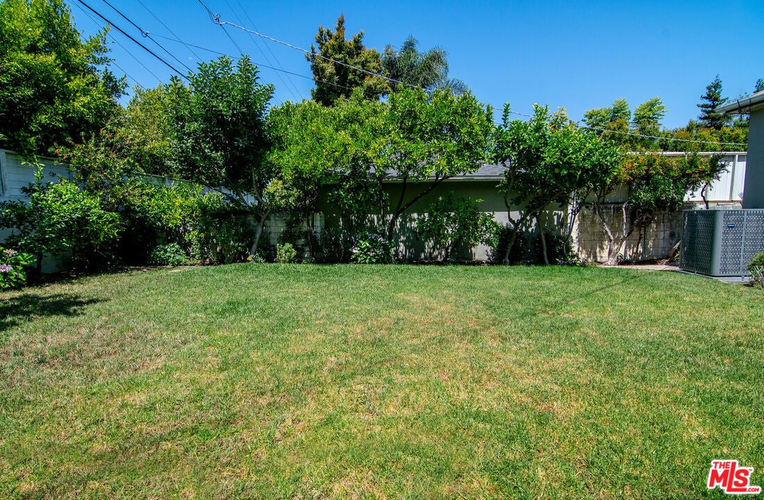 Los Angeles, California, 90035, United States, 4 Bedrooms Bedrooms, ,3 BathroomsBathrooms,Residential,Active,1863328