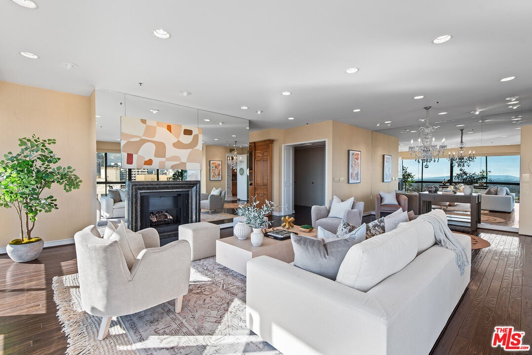 Los Angeles, California, 90024, United States, 3 Bedrooms Bedrooms, ,4 BathroomsBathrooms,Residential,Active,2009848