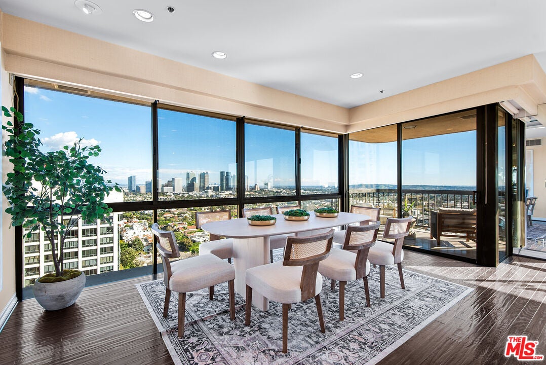 Los Angeles, California, 90024, United States, 3 Bedrooms Bedrooms, ,4 BathroomsBathrooms,Residential,Active,2009848