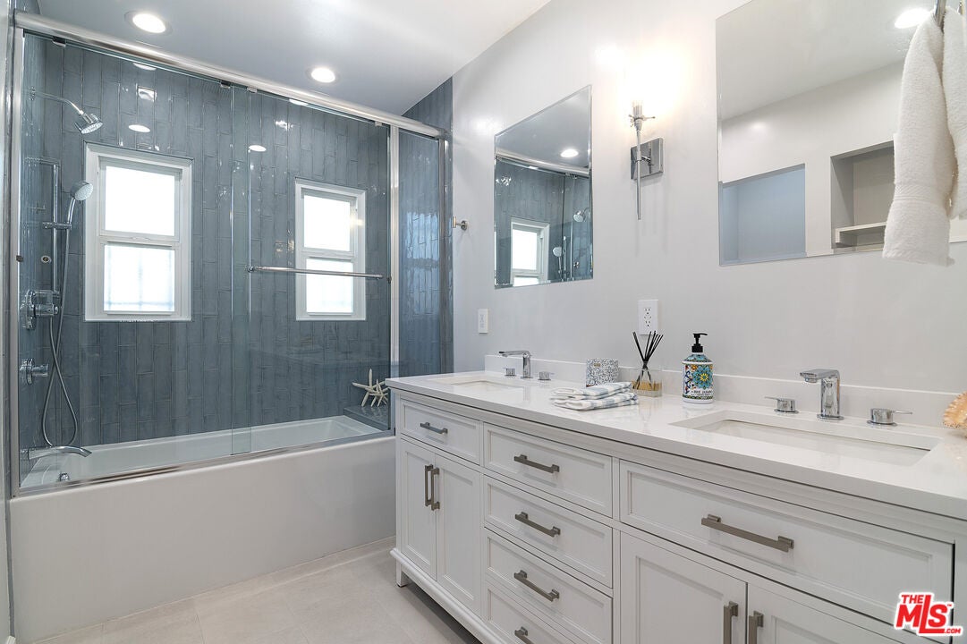 Los Angeles, California, 90035, United States, 4 Bedrooms Bedrooms, ,3 BathroomsBathrooms,Residential,Active,1863328