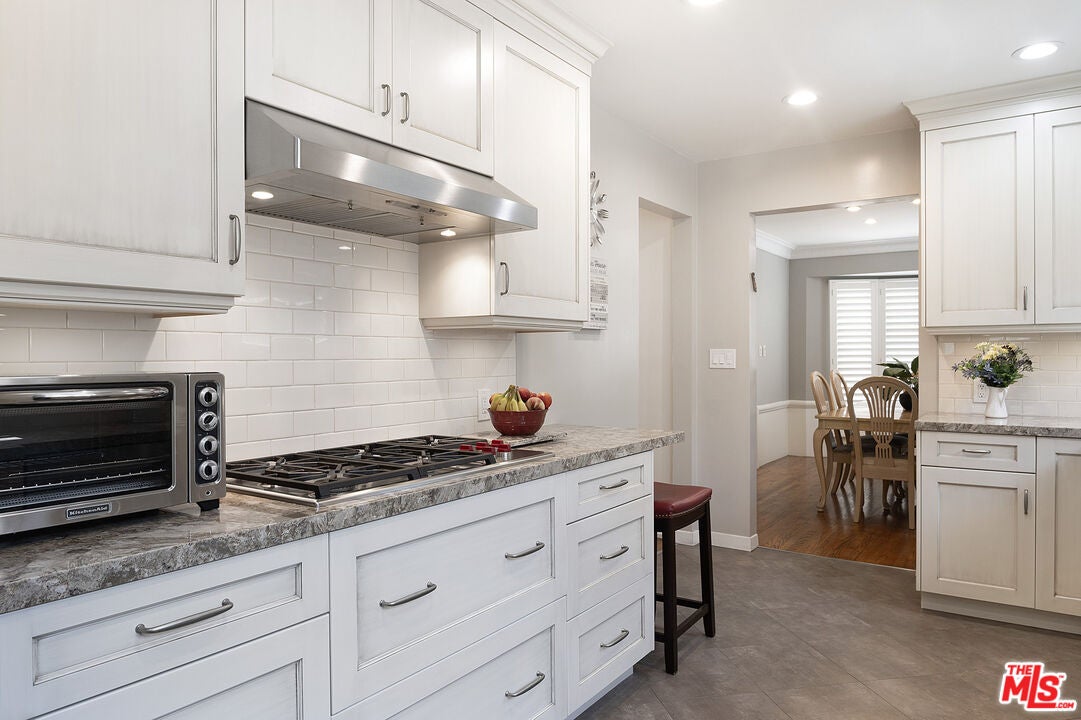 Los Angeles, California, 90035, United States, 4 Bedrooms Bedrooms, ,3 BathroomsBathrooms,Residential,Active,1863328