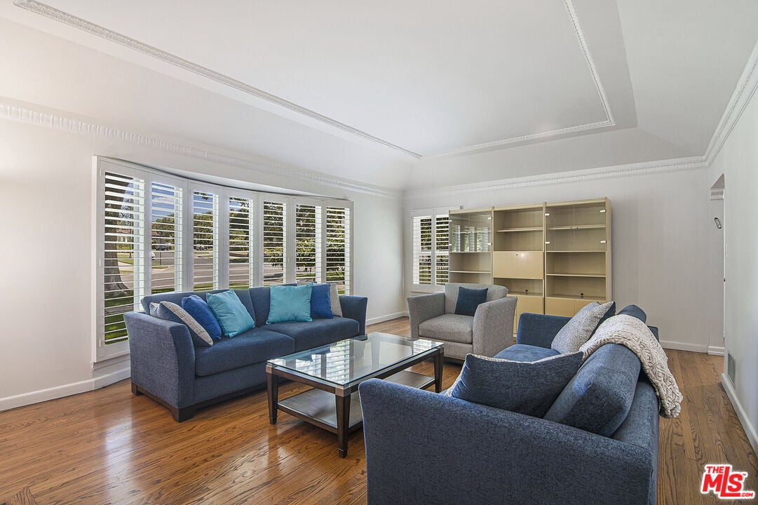 Los Angeles, California, 90035, United States, 4 Bedrooms Bedrooms, ,3 BathroomsBathrooms,Residential,Active,1863328
