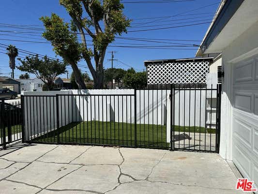 11852 GALE AVE, HAWTHORNE, CA 90250, photo 4 of 33