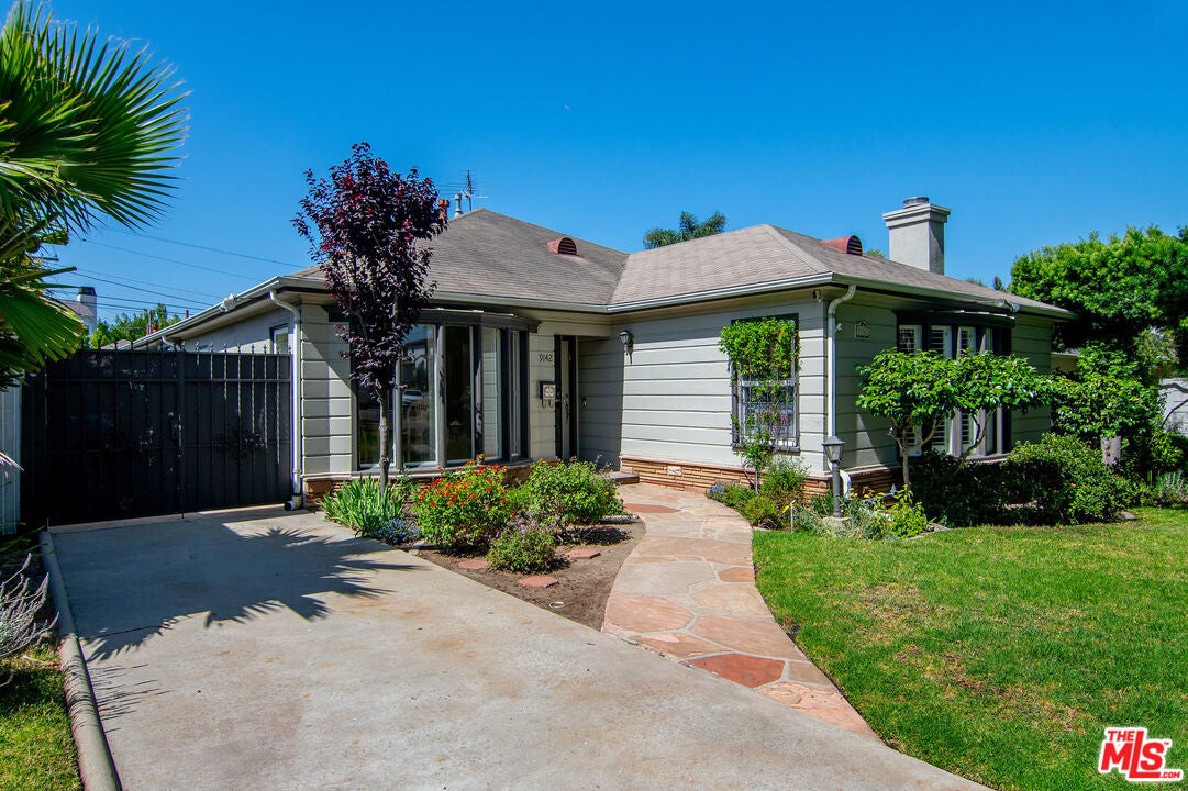 Los Angeles, California, 90035, United States, 4 Bedrooms Bedrooms, ,3 BathroomsBathrooms,Residential,Active,1863328