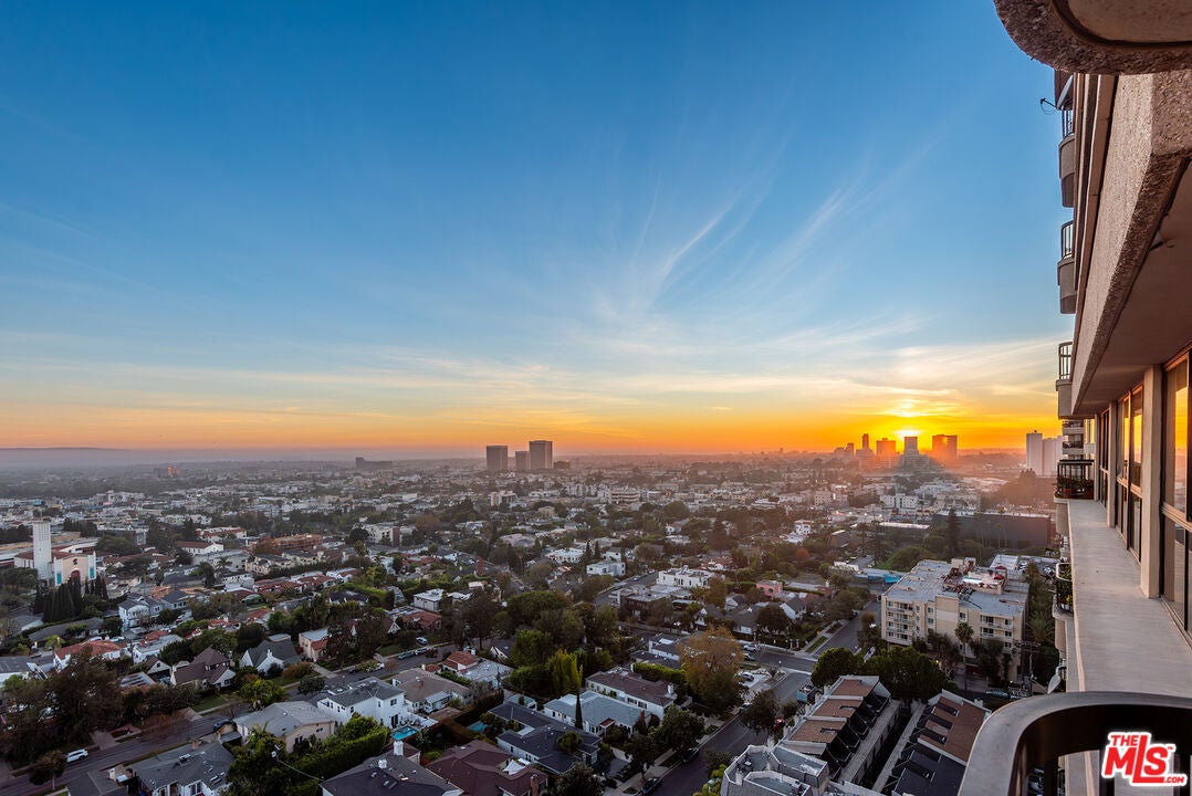 Los Angeles, California, 90024, United States, 3 Bedrooms Bedrooms, ,4 BathroomsBathrooms,Residential,Active,2009848