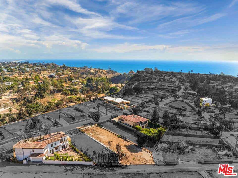 649 N LAS CASAS AVE, PACIFIC PALISADES, CA 90272 RE/MAX