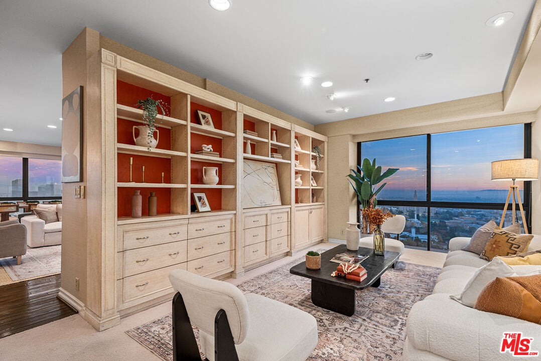 Los Angeles, California, 90024, United States, 3 Bedrooms Bedrooms, ,4 BathroomsBathrooms,Residential,Active,2009848