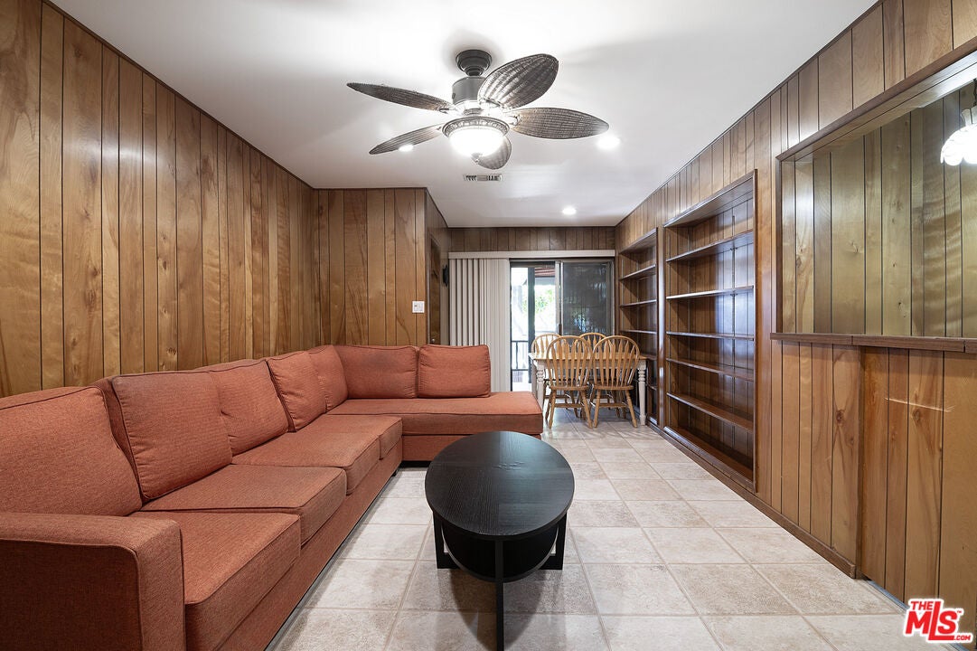 Los Angeles, California, 90035, United States, 4 Bedrooms Bedrooms, ,3 BathroomsBathrooms,Residential,Active,1863328