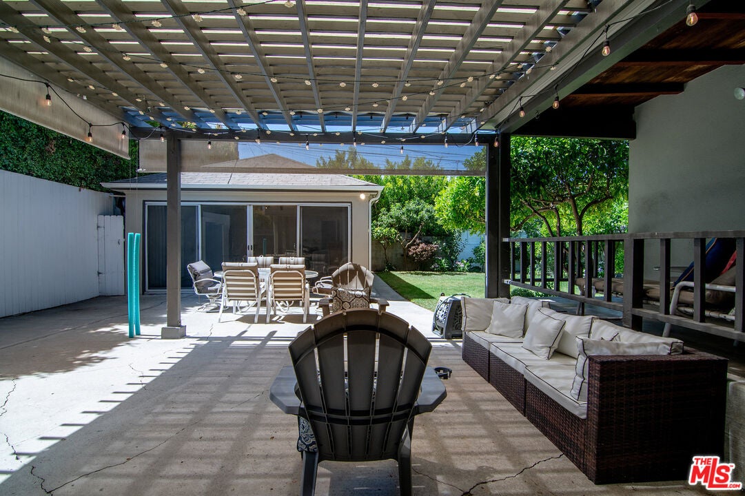 Los Angeles, California, 90035, United States, 4 Bedrooms Bedrooms, ,3 BathroomsBathrooms,Residential,Active,1863328