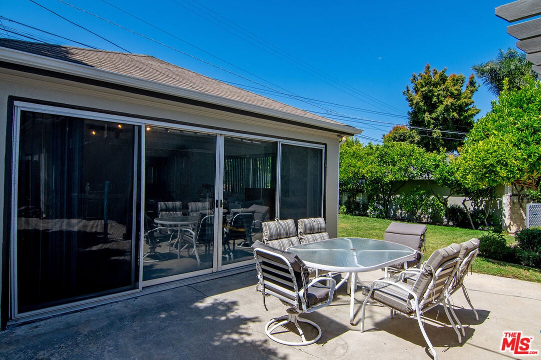 Los Angeles, California, 90035, United States, 4 Bedrooms Bedrooms, ,3 BathroomsBathrooms,Residential,Active,1863328