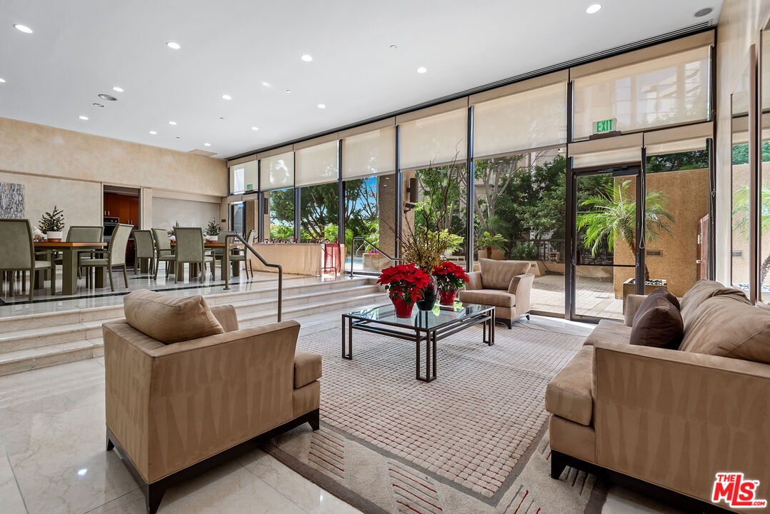 Los Angeles, California, 90024, United States, 3 Bedrooms Bedrooms, ,4 BathroomsBathrooms,Residential,Active,2009848