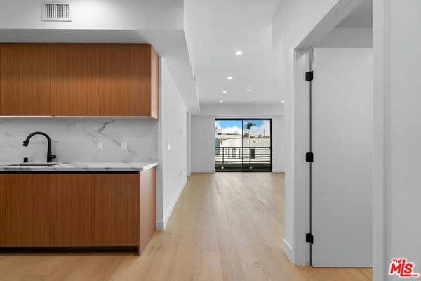 1123 S SHENANDOAH ST APT 303, LOS ANGELES, CA 90035 - Image 1