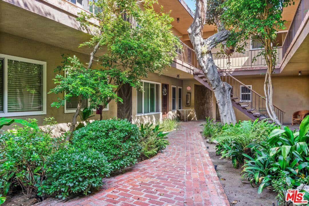 1722 BROCKTON AVE APT 11, LOS ANGELES, CA 90025 Condo/Townhome For Sale
