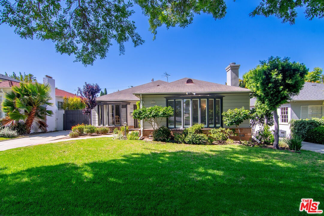 Los Angeles, California, 90035, United States, 4 Bedrooms Bedrooms, ,3 BathroomsBathrooms,Residential,Active,1863328